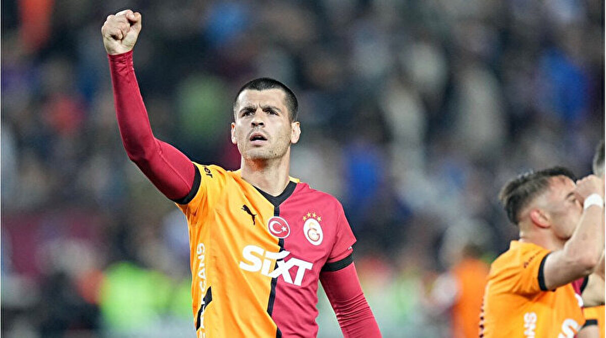 Galatasaray, Morata’nın kiralık sözleşmesini Ocak 2026’ya kadar uzatmış ve 8-9 milyon euro’luk satın alma opsiyonuna sahip, ancak oyuncunun ayrılık talebi bu planları bozdu.<br>