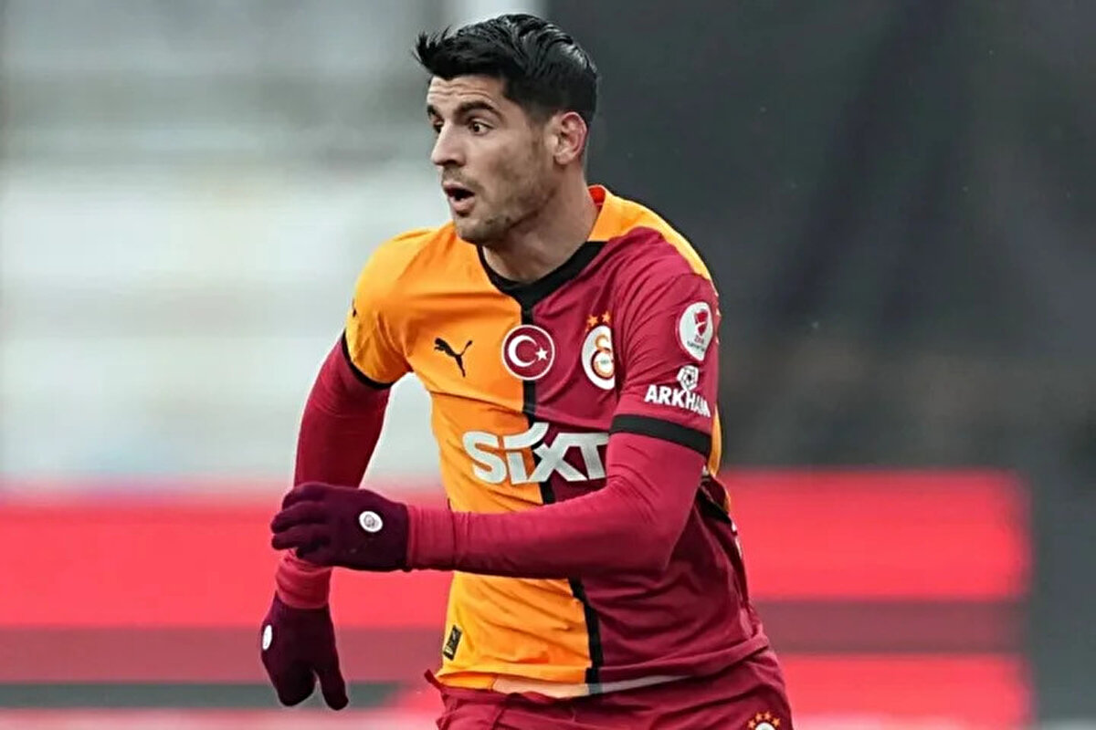 Fabregas, Chelsea ve İspanya Milli Takımı’ndan eski takım arkadaşı Morata’yı Como’nun projesine ikna etmeye çalışıyor.<br>