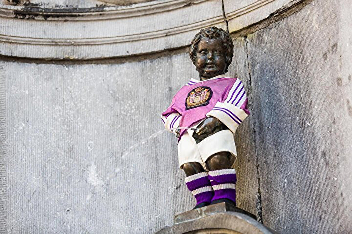 Belçika Galatasaraylı Taraftarlar Derneğinin girişimleriyle düzenlenen kutlama, 24 Haziran Salı günü TSİ 15.00'te, Brüksel'in merkezi Grand Place Meydanı'nda gerçekleştirilecek.<br><br>Etkinliğe Brüksel Bölge Hükümeti Başkanı Rudi Vervoort ve Brüksel Büyükşehir Belediye Başkanı Philippe Close da katılım sağlayacak.