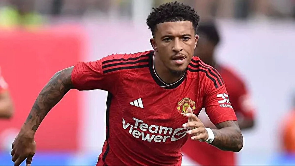 Bu sezon toplamda 42 maça çıkan Jadon Sancho, 5 gol ve 10 asistle oynadı.<br>