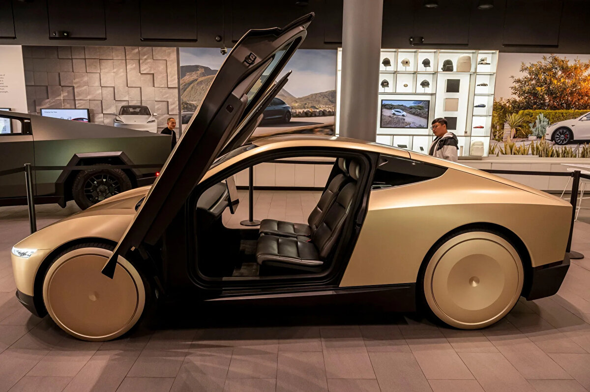 Uber Technologies 2018 yılında Arizona'da SUV araçlarından birinin bir yayaya çarparak ölümüne neden olmasının ardından sürücüsüz araç testlerini durdurdu. Üç yıldan kısa bir süre sonra şirket kendi kendine sürüş işini satmayı kabul etti.