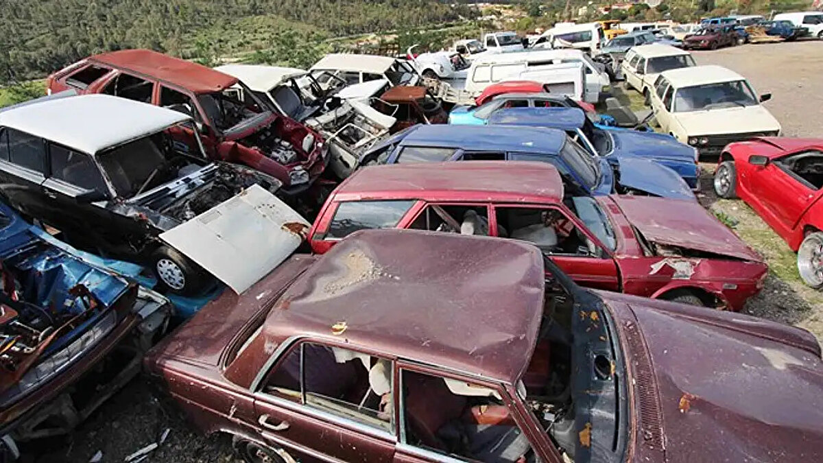 Otomotiv sektörünü hareketlendirecek ve dar gelirli vatandaşların araç sahibi olmasını kolaylaştıracak önemli bir adım atılıyor. 2025 yılına yönelik hazırlanan ve MHP'li milletvekillerinin imzasını taşıyan hurda teşviki ve ÖTV indirimi yasa teklifi, Türkiye Büyük Millet Meclisi’ne (TBMM) sunuldu. Teklifte yerli üretim araçlar için önemli avantajlar öngörülüyor.