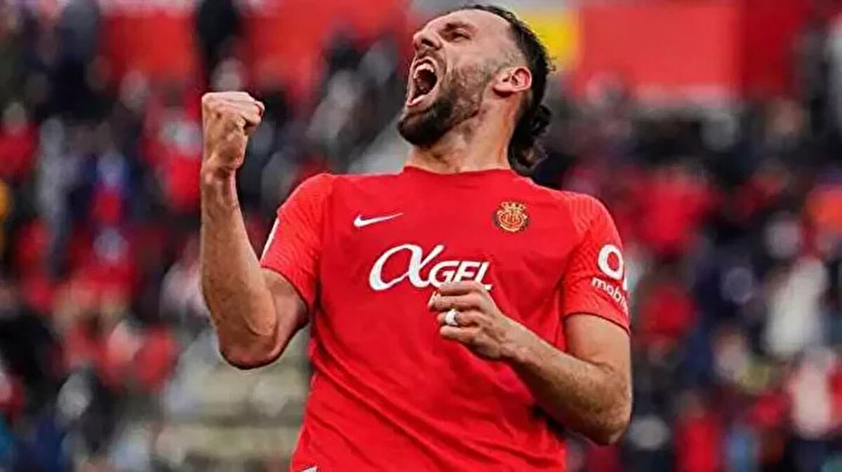 Vedat Muriqi yeniden Süper Lig'de forma giymeye sıcak bakıyor. 31 yaşındaki futbolcu daha önce verdiği bir röportajda Türkiye'den gelecek teklifleri değerlendirebileceğini söylemişti.<br>