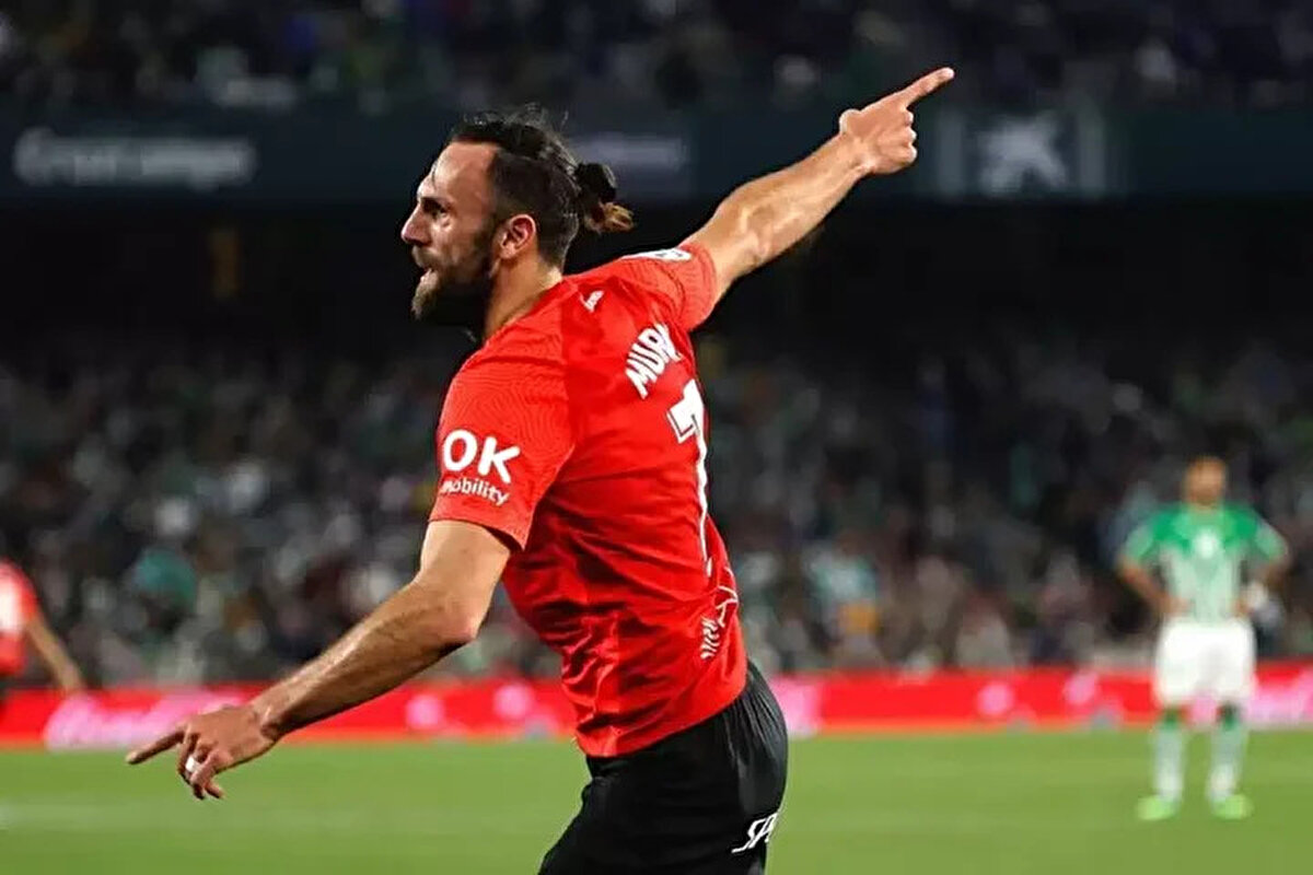 Fenerbahçe'ye 21 milyon euro kazandırarak Avrupa'ya açılan Vedat Muriqi, Mallorca'da 3.5 yılını geride bıraktı.<br>