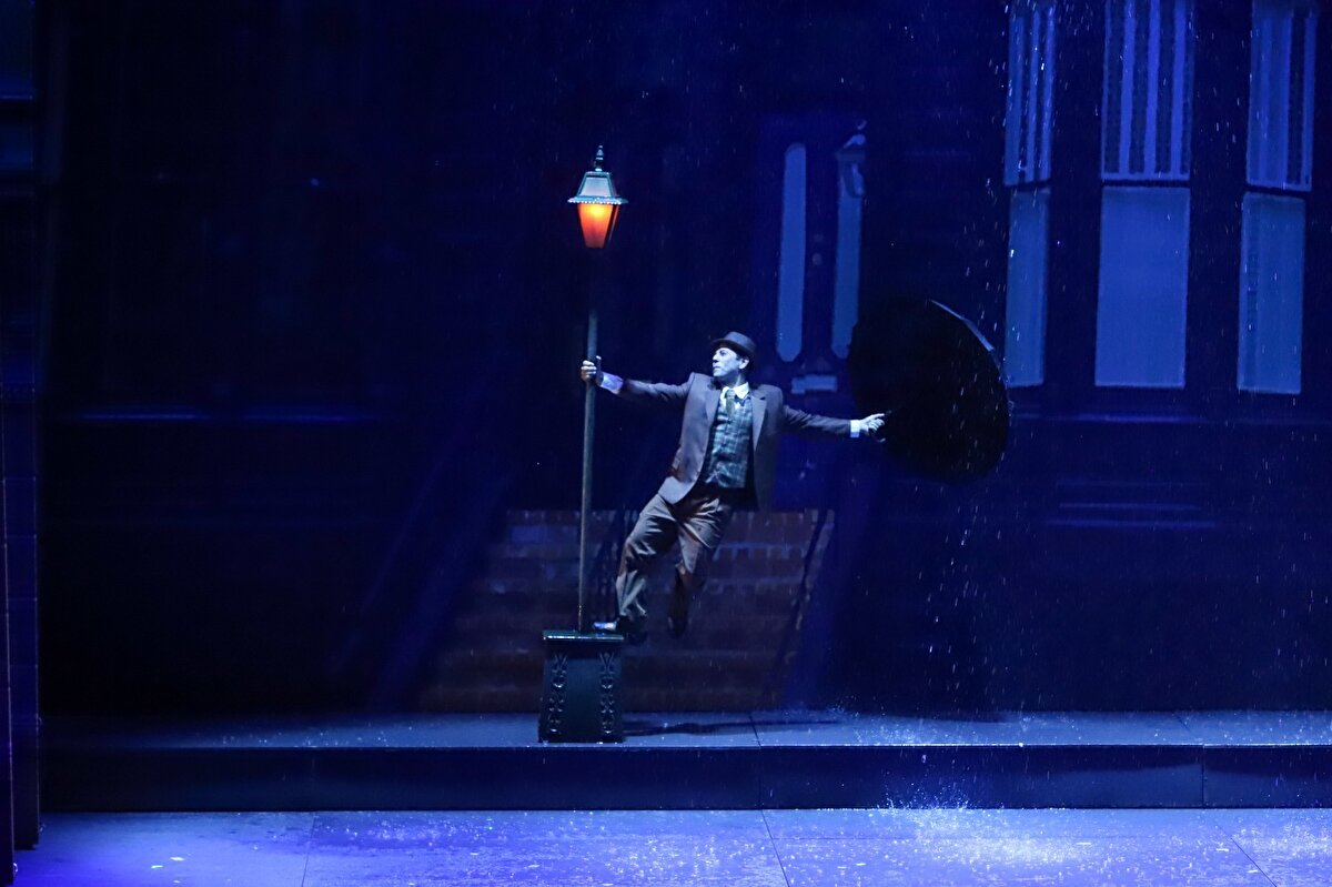 63 prömiyer, 147 turne<br><br>2009 yılında kurulan Samsun Devlet Opera ve Balesi, geçen 15 yıl boyunca 63 prömiyer, 33 ilde gerçekleştirilen 147 turne temsili,yurt dışı sahnelerinde (Fransa, İtalya, Japonya, Gürcistan, Cezayir, Tayland ve Kıbrıs) ülkemizi başarıyla temsil eden performanslar, çocuklara yönelik 24 binden fazla öğrenciye ulaşan eğitim projeleri, her sezon yüksek doluluk oranlarıyla sahnelenen temsillerle Samsun’un gururu oldu.