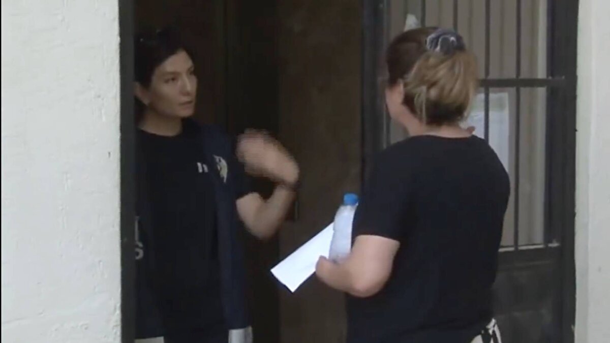 Adana'da bir kişi, sınav alanına erken gelmesine rağmen saat 10.00'da kapıda olmadığı için sınava alınmadı.