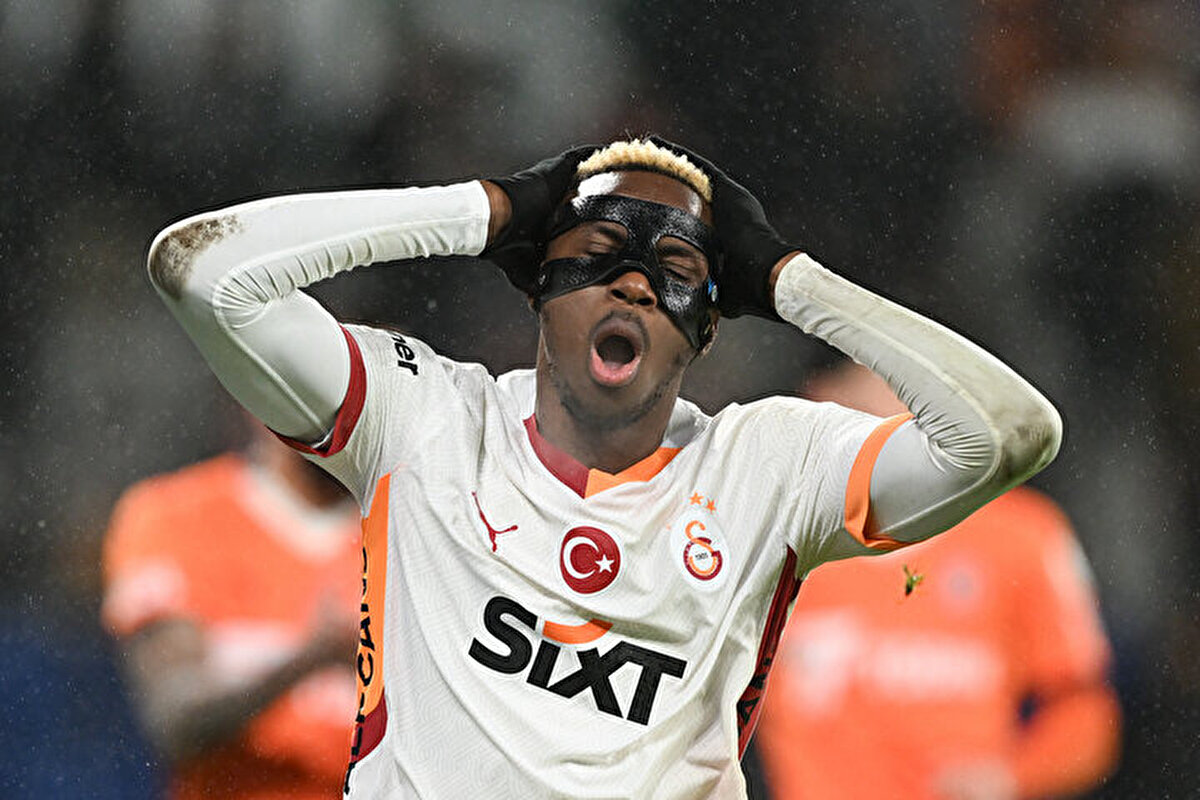 Osimhen’de olumsuz gelişme olması halinde forvetsiz kalmak istemeyen Galatasaray elini çabuk tutuyor.<br>