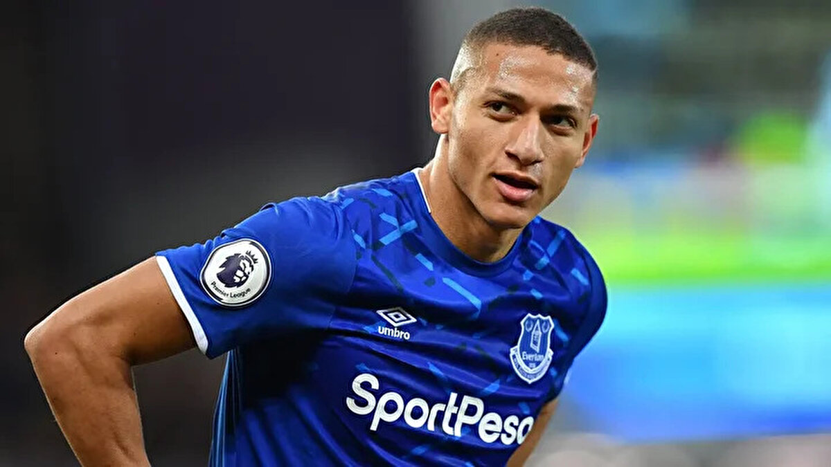 Bu amaçla görüşülen forvetlerden biri de Richarlison oldu. Tottenham, 28 yaşındaki Brezilyalı golcü için yeşil ışık yaktı.<br>