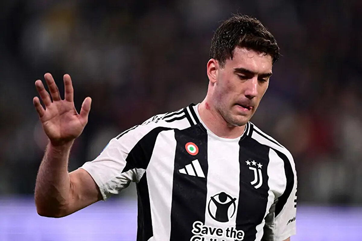 Juventus, Dusan Vlahovic'i Ocak 2022'de Fiorentina'dan 83.5 milyon euro bonservisle transfer etmişti.<br>