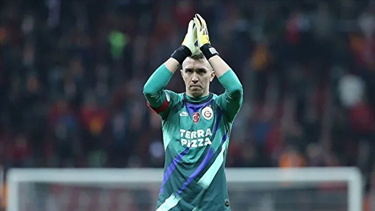 Galatasaray'dan ayrılan Fernando Muslera'nın yeni takımı belli oldu.<br>