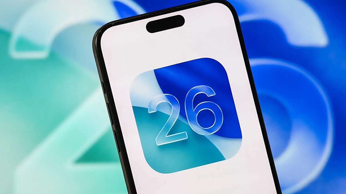 <br><br>Aslında benzer özellikler güncel Android cihazların çoğunda mevcut. Ancak Apple’ın bunu yapay zeka destekli deyip sınırlı sayıda iPhone’da sunacak olması şimdiden çok fazla eleştiri aldı.<br>