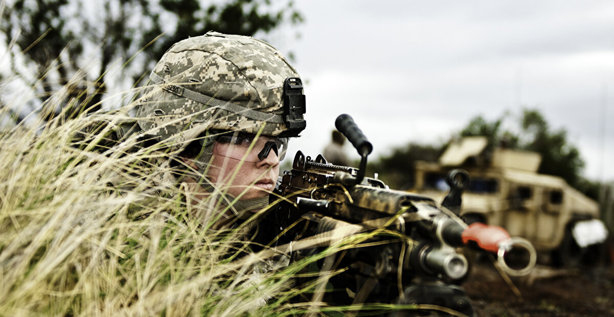 İzlanda, NATO üyesi olmasına rağmen askeri gücü olmayan birkaç ülkeden biri. Bu yüzden savaş riski en düşük ülkeler arasında kabul ediliyor.