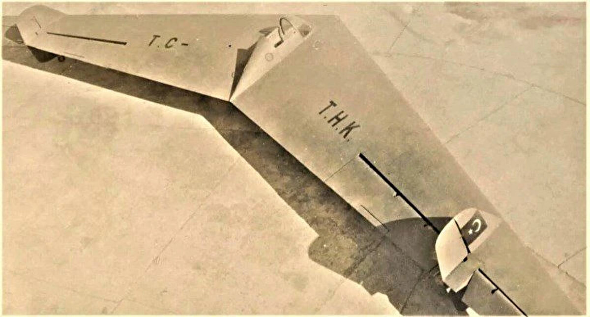 Türk Hava Kurumu (THK) Uçak Fabrikası tarafından geliştirilen THK-13 adlı planör tipi uçak, “uçan kanat” tasarımıyla dikkat çekmişti. Geleneksel uçak yapısının aksine, sadece kanattan oluşan bu yapı o dönem için oldukça yenilikçiydi. 20 metre kanat açıklığına sahip uçak, ahşap ve kumaştan üretildi.