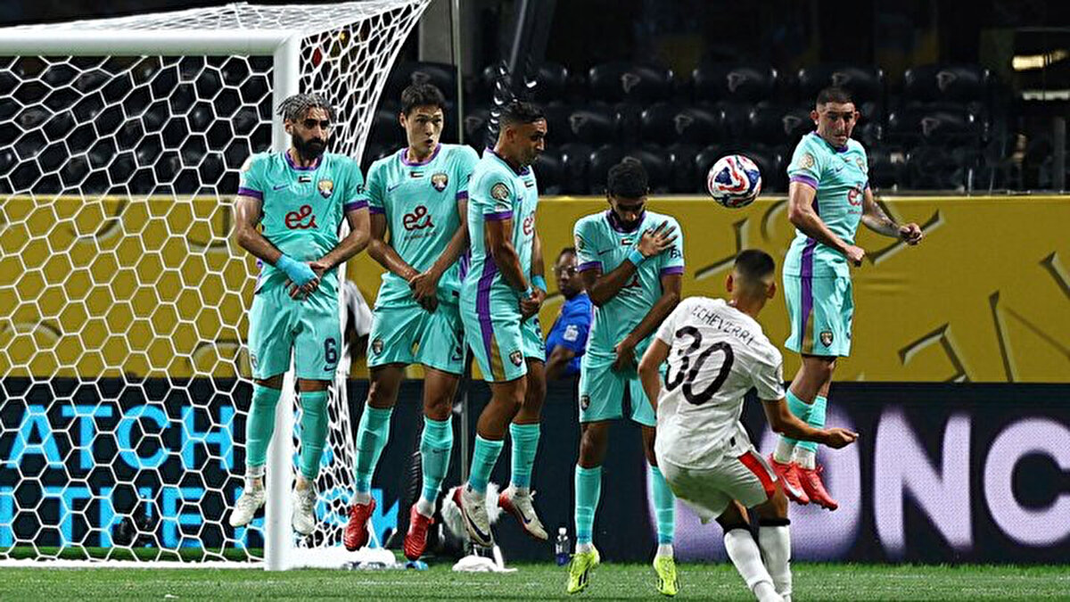 Maçın 84. dakikasında Oscar Bobb ve 89. dakikasında Mathis Cherki attığı gollerle City maçtan 6-0’lık skorla galip ayrıldı.<br>