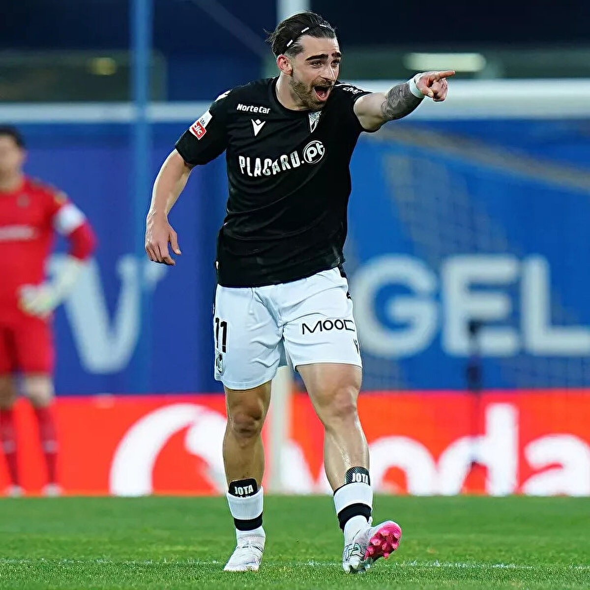 Fenerbahçe, Jota Silva için İngiliz ekibine satın alma opsiyonlu kiralama teklifinde bulundu. Sarı-lacivertliler, 25 yaşındaki Portekizli için İngiliz kulübüyle görüşmelerini sürdürüyor. <br>