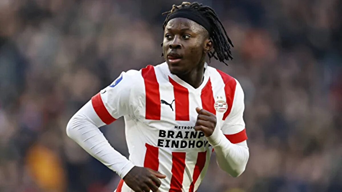 Sarı-lacivertlilerde gündemdeki isimlerden biri de Hollanda ekibi PSV Eindhoven'da forma giyen Belçikalı yıldız kanat Johan Bakayoko olarak öne çıkıyor. <br>