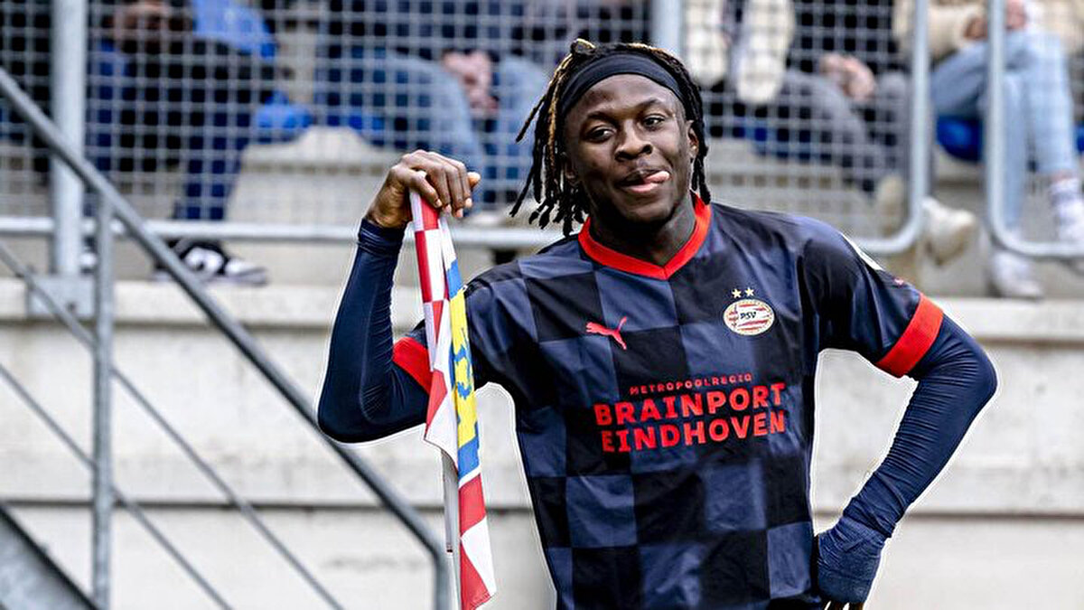 PSV ile sözleşmesinin bitmesine 1 yıl kalan Bakayoko'nun yeni sözleşme imzalamaya yanaşmadığı kaydedildi.<br>