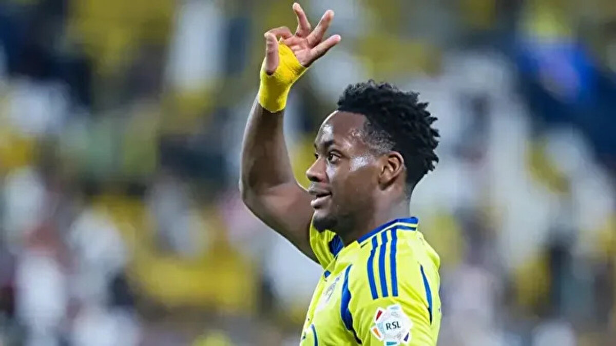 Görüşmeler devam ederken sarı lacivertli takımın teknik direktörü Jose Mourinho'nun da oyuncuyu ikna etmek için temasa geçtiği kaydedildi.<br>