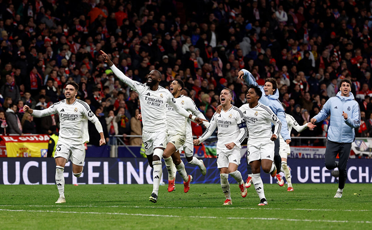 İspanyol devi Real Madrid, FIFA Kulüpler Dünya Kupası H Grubu 2. hafta maçında Meksika ekibi Pachuca'yı Bellingham, Arda Güler ve Valvarde'nin golleriyle 3-1 mağlup etti ve turnuvadaki ilk galibiyetini elde etti. <br>