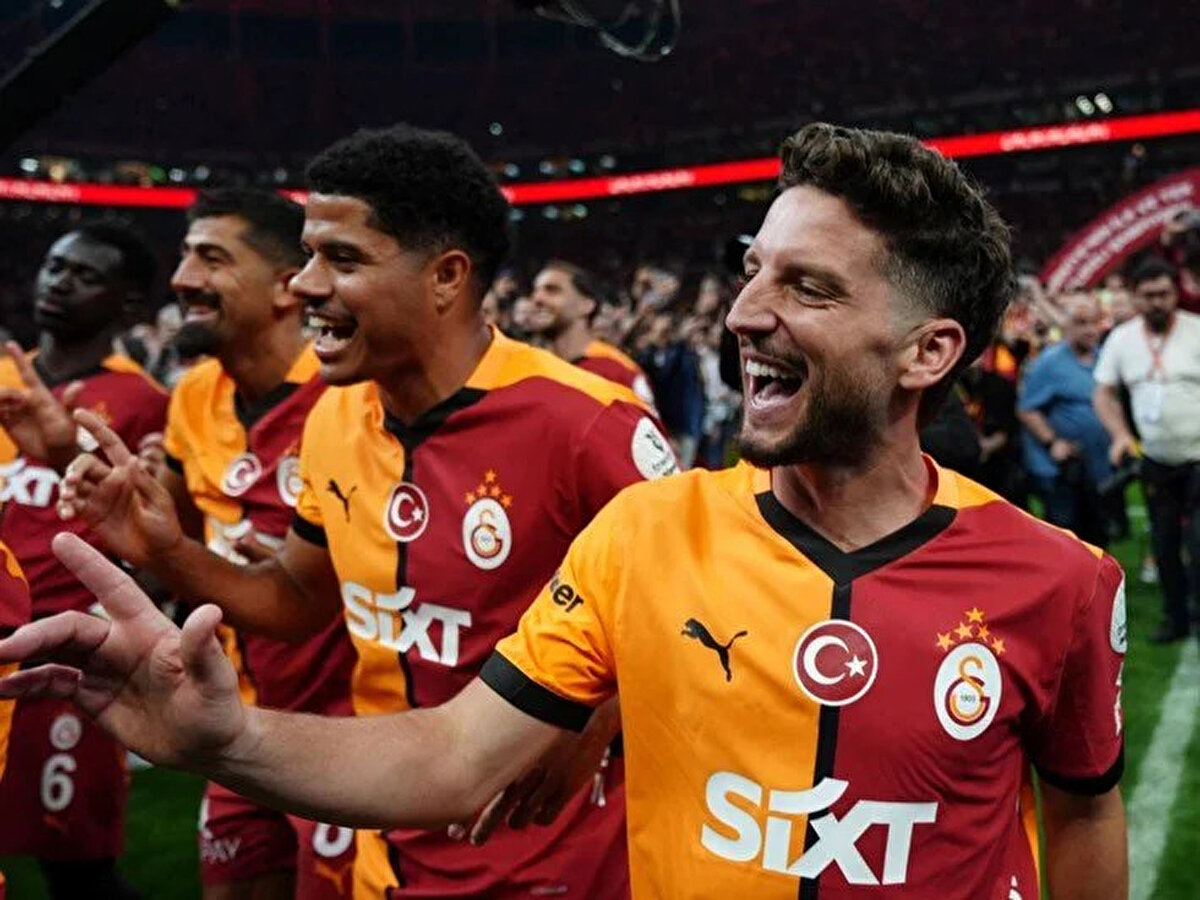 Fernando Muslera'nın Arjantin'den Estudiantes'e gitmesi beklenirken, Dries Mertens'ten dikkat çeken bir karar geldi.<br>