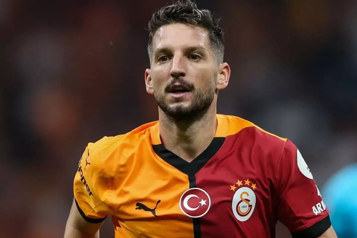 Mertens'in kariyerinde 3 Süper Lig, 1 Türkiye Kupası, 1 Türkiye Süper Kupa, 1 Hollanda Kupası, 1 Hollanda Süper Kupası, 2 İtalya Kupası ve 1 İtalya Süper Kupa şampiyonluğu bulunuyor.<br>
