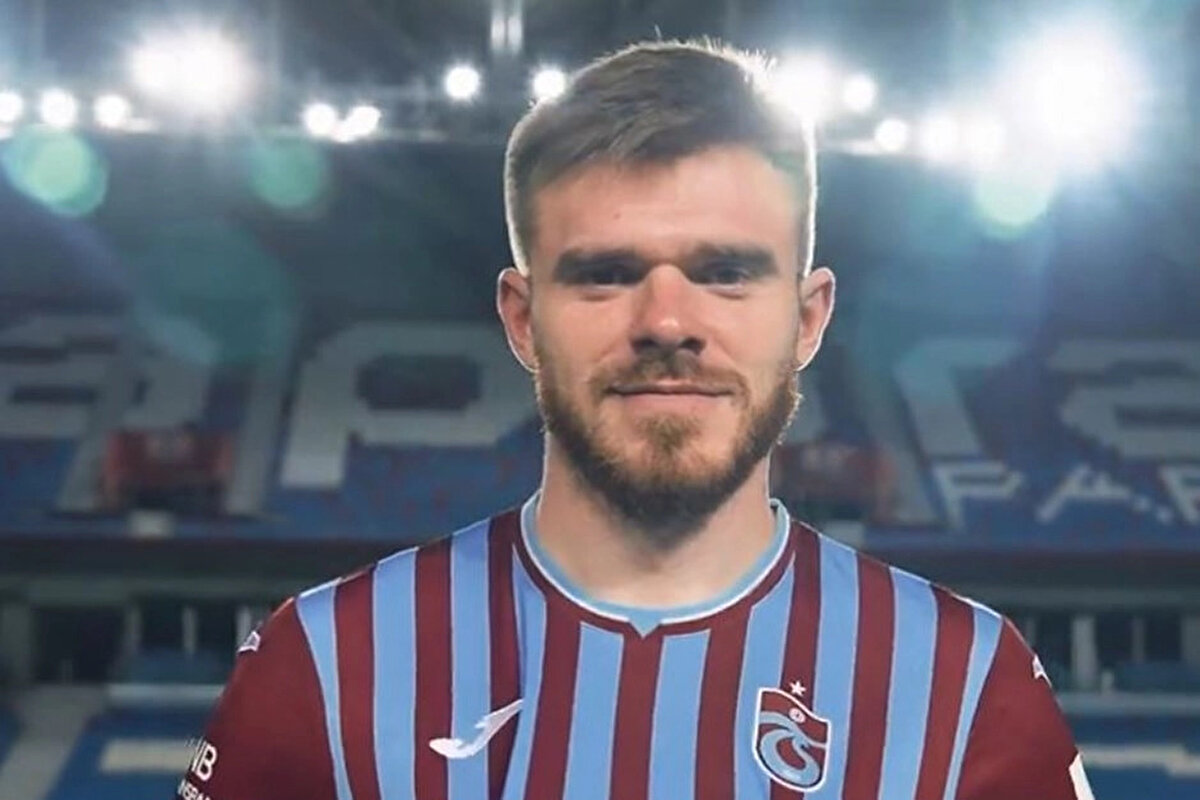 Trabzonspor formasıyla toplam 23 resmi maçta görev yapan Batagov, Süper Lig'de 18 karşılaşmada forma giydi ve 1 gol kaydetti. Türkiye Kupası'nda ise 5 maçta oynayan genç stoper, 1 kez ağları havalandırdı.<br>