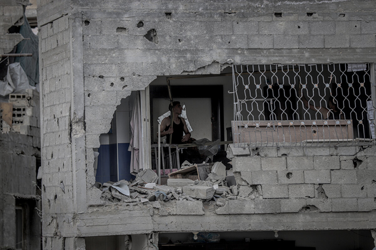 İsrail ordusunun Gazze kentine bağlı Karama semtinde Abu Nadi ailesine ait bir binaya düzenlediği saldırı sonucu yaşamını yitiren ve yaralıların olduğu bildirildi. 