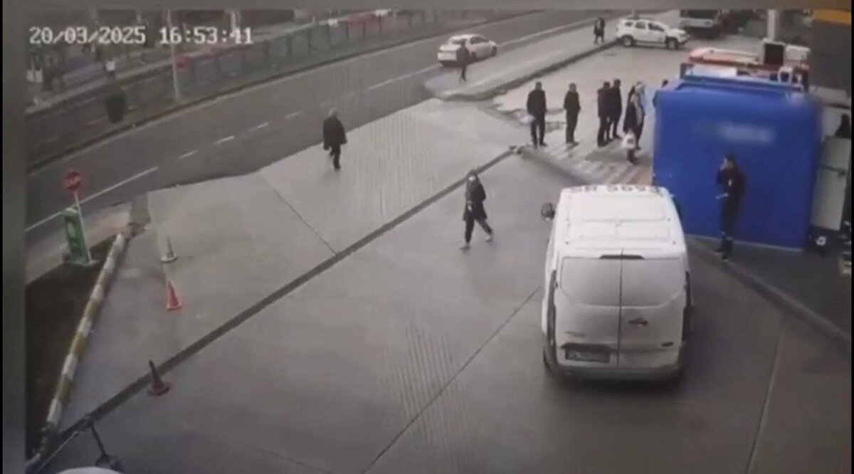 İl Emniyet Müdürlüğü Asayiş Şube Müdürlüğü Dolandırıcılık Büro Amirliği ekipleri, kentte bir hastane önündeki ATM'lerde özellikle okuma-yazma bilmeyen, görme problemi yaşayan, algılama ve işlem yapma konusunda güçlük çeken yaşlıların dolandırılması üzerine çalışma başlattı.