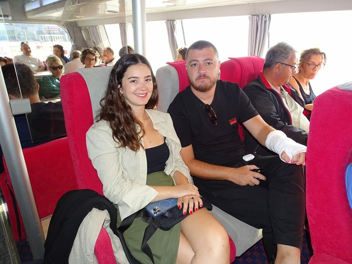 İhbarla bölgeye itfaiye, sağlık ve polis ekipleri sevk edildi. Araçta sıkışan ve itfaiye ekiplerince çıkarılan zeytinyağı ticareti ile uğraşan iş insanı Murat Ustalı'nın kaza yerinde hayatını kaybettiği belirlendi. 