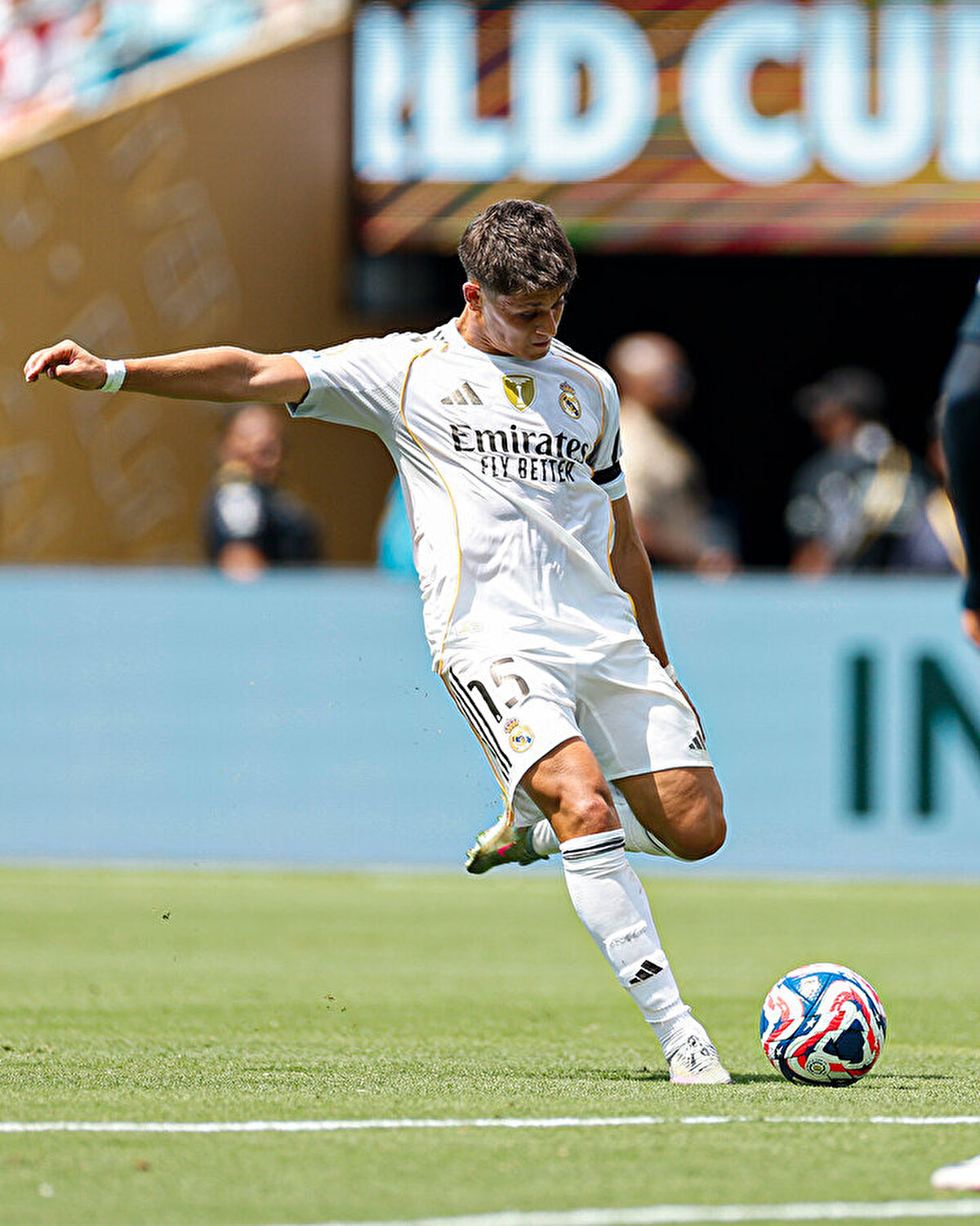 Kulüpler Dünya Kupası H Grubu ikinci maçında Real Madrid, Arda Güler’in de gol attığı maçta Meksika ekibi Pachuca’yı 3-1 mağlup etti. 43’üncü dakikada skoru 2-0’a getiren milli futbolcu, 60 dakika sahada kaldı.<br>