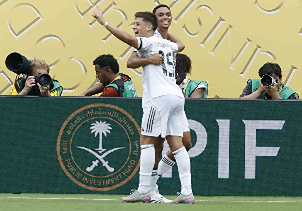 İspanya’nın önce gelen gazetelerinden biri olan Marca, Arda Güler’in teknik direktör Xabi Alonso’nun güvenine karşılık verdiğini sayfalarına taşıdı. Marca’da yer alan haberde, “Türk orta saha oyuncusu, teknik direktör Xabi Alonso'nun güvenine Kulüpler Dünya Kupası'ndaki ilk maçında bir golle karşılık verdi. Kulüpler Dünya Kupası, Arda Güler için daha iyi başlayamazdı. Ancelotti yönetiminde kaçırdığı ilgi odağını yakalamayı başardı ve ihtiyacı olan şeyin daha fazla oynamak olduğunu açıkça gösterdi” ifadeleri kullanıldı.