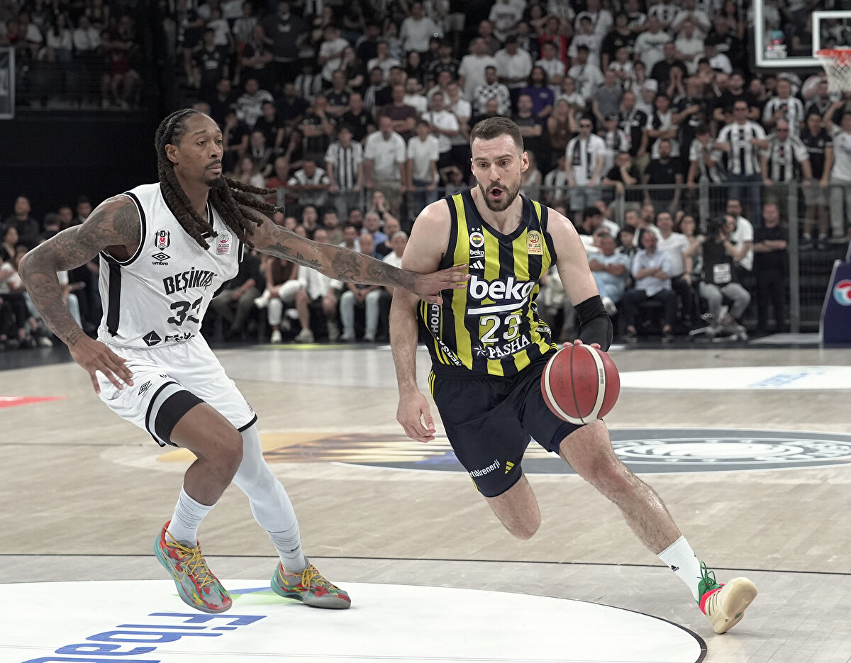 Türkiye Sigorta Basketbol Süper Ligi play-off final serisinin dördüncü maçında Beşiktaş Fibabanka ile Fenerbahçe Beko karşı karşıya geldi.