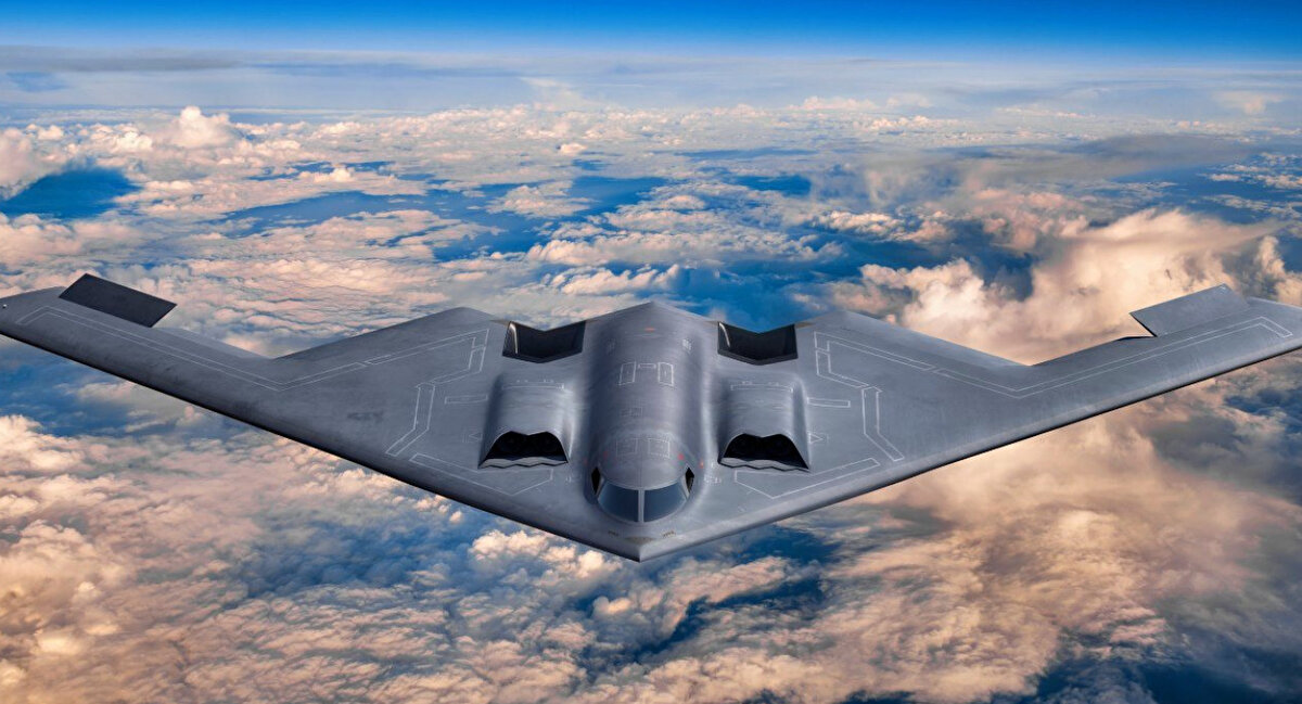 İlk defa 1989'da ABD'de üretilen ve 1997'de tanıtımı yapılan B-2 bombardıman uçaklarının hayalet diye anılmasının nedeni radarlara yakalanmadan seyretmesi. 