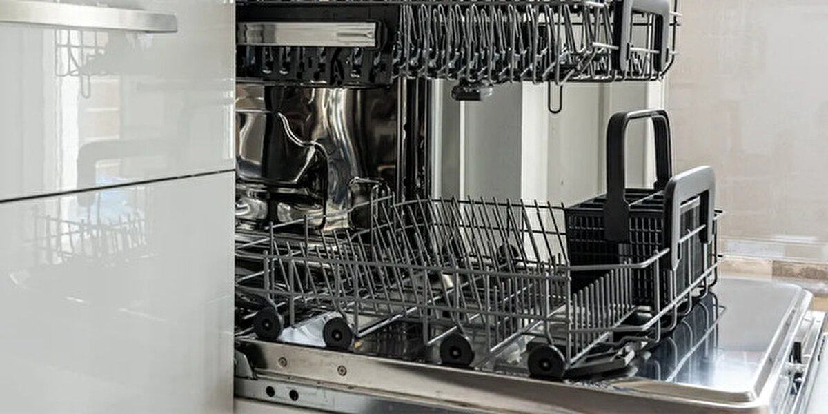 3. Isı yayan ev aletlerinden uzak durun<br>Bulaşık makinesi, fırın ve kurutucu gibi cihazları serin saatlerde kullanın. Kurutma modu yerine bulaşıkları doğal kurumaya bırakın.