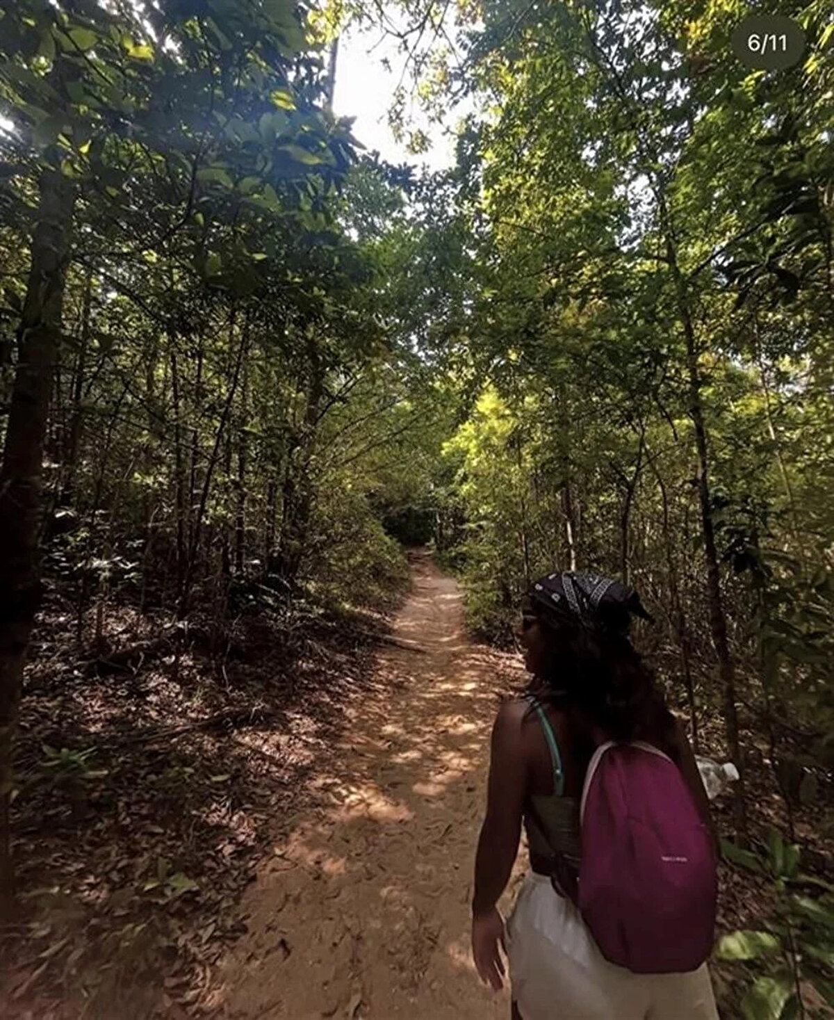 Brezilyalı bir turist, Endonezya'nın Lombok Adası'ndaki aktif bir yanardağ olan Rinjani Dağı'nın krater ağzında yürüyüş yaparken yaklaşık 500 metre yüksekten düşerek kayboldu.<br><br>Kurtarma ekipleri, 26 yaşındaki Juliana Marins’i bulmak için seferber oldu; ancak yoğun sis, sarp arazi ve kötüleşen hava koşulları nedeniyle turiste ulaşmakta zorlanıyor.
