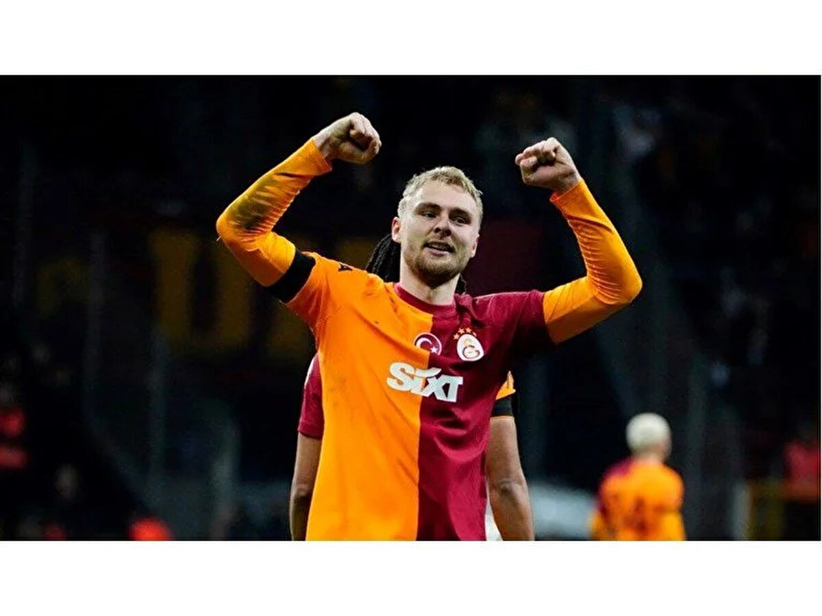 Galatasaray'ın Danimarkalı stoperi Victor Nelsson'a Torino ve Hellas Verona talip oldu. Sarı kırmızılılar, Nelsson için 10 milyon Euro bonservis talep ediyor. <br><br>(Fotomaç)<br>