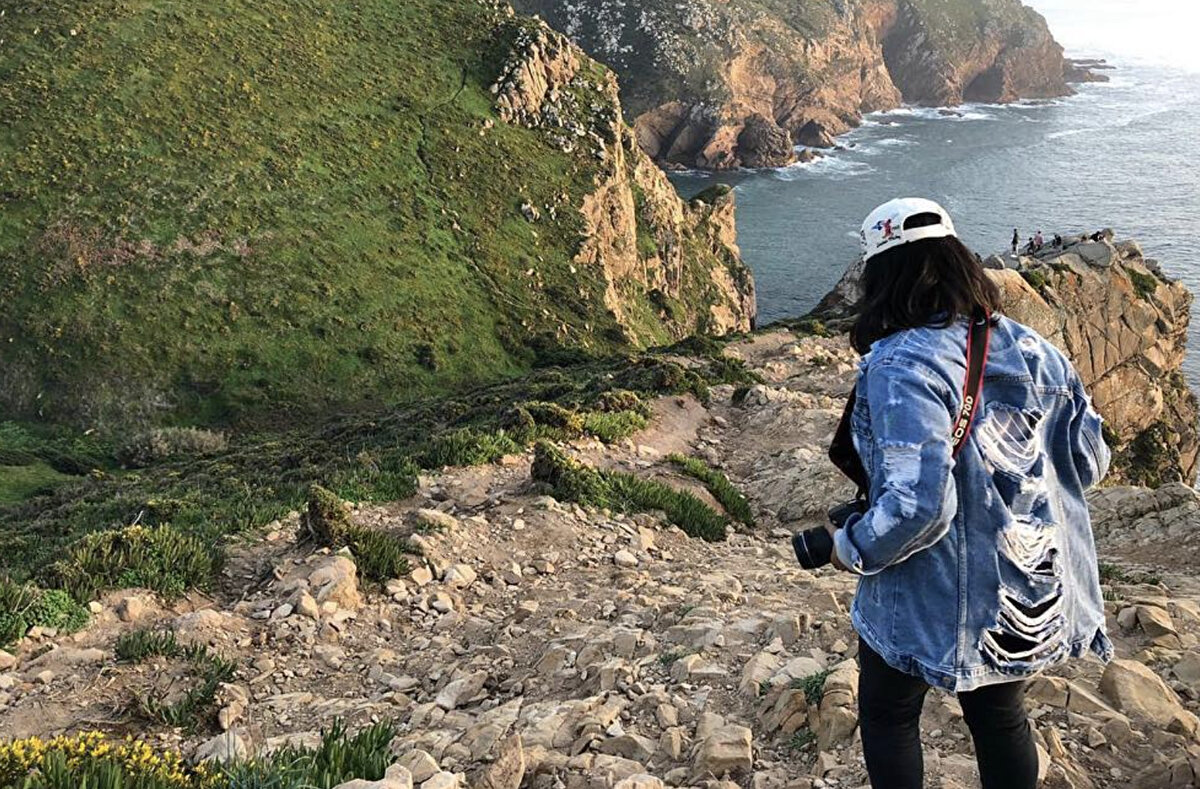 "Aç ve susuz bekliyor"<br><br>Ailesi, genç kadının üç günü aşkın süredir yiyecek, su ve sıcak giysisi olmadan yaşama tutunmaya çalıştığını belirterek sosyal medyada yardım çağrısında bulundu.<br><br>Kız kardeşi Marianna, olayın kardeşimin yürüyüş rehberi tarafından "terk edilmesinin" ardından yaşandığını ileri sürdü.