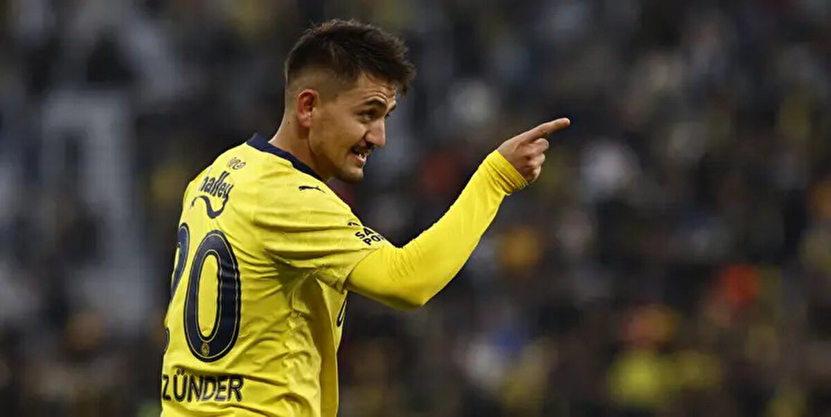 Başakşehir eski futbolcusu Cengiz Ünder'i kiralık olarak kadrosuna katmak istiyor. Milli futbolcu kariyerini, sezonu tamamladığı MLS'te sürdürmeyi planlıyor. Sezonun ikinci yarısını Los Angeles FC'de geçiren Cengiz'e MLS takımlarından teklifler var. <br><br>(Milliyet)<br>