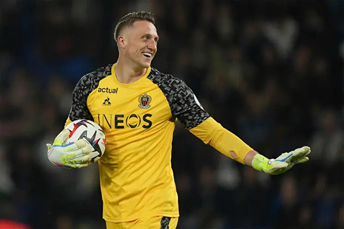 Galatasaray'da kaleci transferi için arayışlar sürüyor. Muslera'nın ayrılığının ardından sarı-kırmızılı ekip bu bölge için 15-20 milyon euro arasında bir bütçe ayırırken listede 3 isim yer alıyor. Galatasaray'ın Chelsea'den Djordje Petrovic, Lille'den Lucas Chevalier ve Nice'den Marcin Bulka için ısrarı sürüyor. <br><br>(Fanatik)<br>