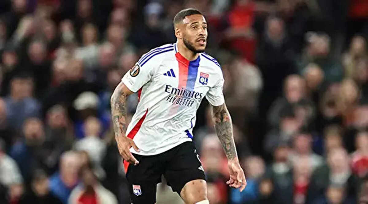 Trabzonspor, yeni sezonda orta sahasını güçlendirmek adına önemli bir yıldız için harekete geçti.<br>Bordo Mavililer, Fransız devi Lyon forması giyen Corentin Tolisso’nun transferi için resmi görüşmelere başladı. Tolisso’nun Türkiye’ye gelmeye sıcak baktığı, ancak ekonomik şartların belirleyici olacağı belirtiliyor.<br>Bordo-Mavililer’in kısa süre içinde Lyon’a da resmi teklifini sunması bekleniyor.<br><br>https://image.hurimg.com/i/hurriyet/75/617x342/685a5632f6421a1ec81efa52.jpg<br>(Fanatik)