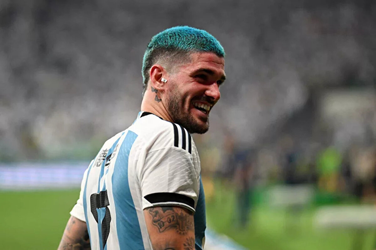 Arjantinli futbolcu Rodrigo De Paul, kariyerine Arjantin'in Racing Club kulübünde başladıktan sonra İspanya ve İtalya liglerinde de önemli takımlarda forma giydi.