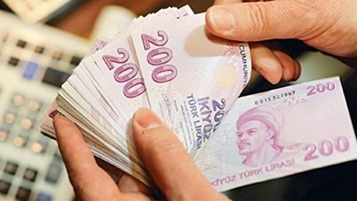 DenizBank: 20.000 TL’ye kadar promosyon<br><br>4 Ekim 2024 – 30 Haziran 2025 tarihleri arasında maaşını taşıyanlara 20.000 TL’ye varan promosyon sunuluyor. Kampanya mevcut emeklileri de kapsıyor.<br><br>İş Bankası: 21.000 TL’ye varan ödeme<br><br>İş Bankası, maaşını taşıyanlara 21.000 TL’ye kadar nakit promosyon veriyor. Ayrıca, diğer banka ATM’lerinden ayda 2 kez ücretsiz nakit çekim hakkı tanınıyor.