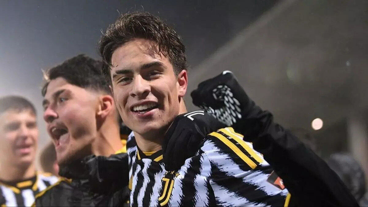 İtalya Serie A ekiplerinden Juventus, formunu gittikçe yükselten milli oyuncu Kenan Yıldız için yeni sözleşme teklif etme hazırlığında.<br><br>