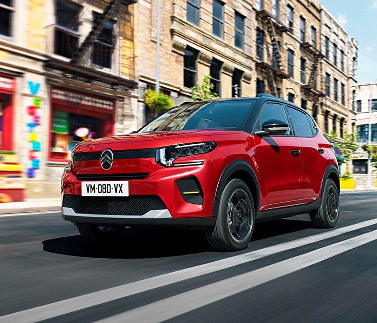 1. Citroen e-C3 – 1.099.900 TL<br>Citroen’in kompakt ve uygun fiyatlı elektrikli modeli olan e-C3, şehir içi kullanım için oldukça ideal. 300 km civarında bir menzil sunan araç, uygun fiyatına rağmen modern tasarımı ve teknolojik donanımıyla dikkat çekiyor. Özellikle ilk kez elektrikli araç deneyimi yaşamak isteyenler için mantıklı bir tercih.