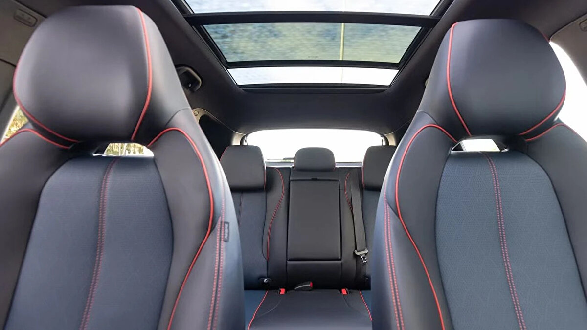 <br><br>Çin’deki lansmanının ardından yalnızca 14 ay içinde 300 bin adetlik satış rakamına ulaşan model, sonraki 6 ayda 200 bin adet daha satarak toplamda 500 binlik barajı 20 ayda geçti. Kalan 500 binlik satış ise 25 ayda gerçekleşerek toplamda 1 milyonluk satış başarısına imza attı.<br>