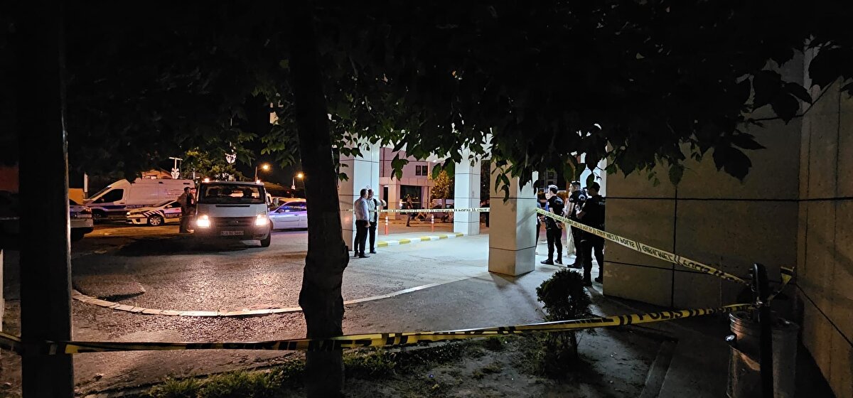 Olay yerine çok sayıda polis ekibi sevk edildi. Olay yeri güvenlik şeridi ile kapatılırken, hastane önünde güvenlik önlemi alındı. 