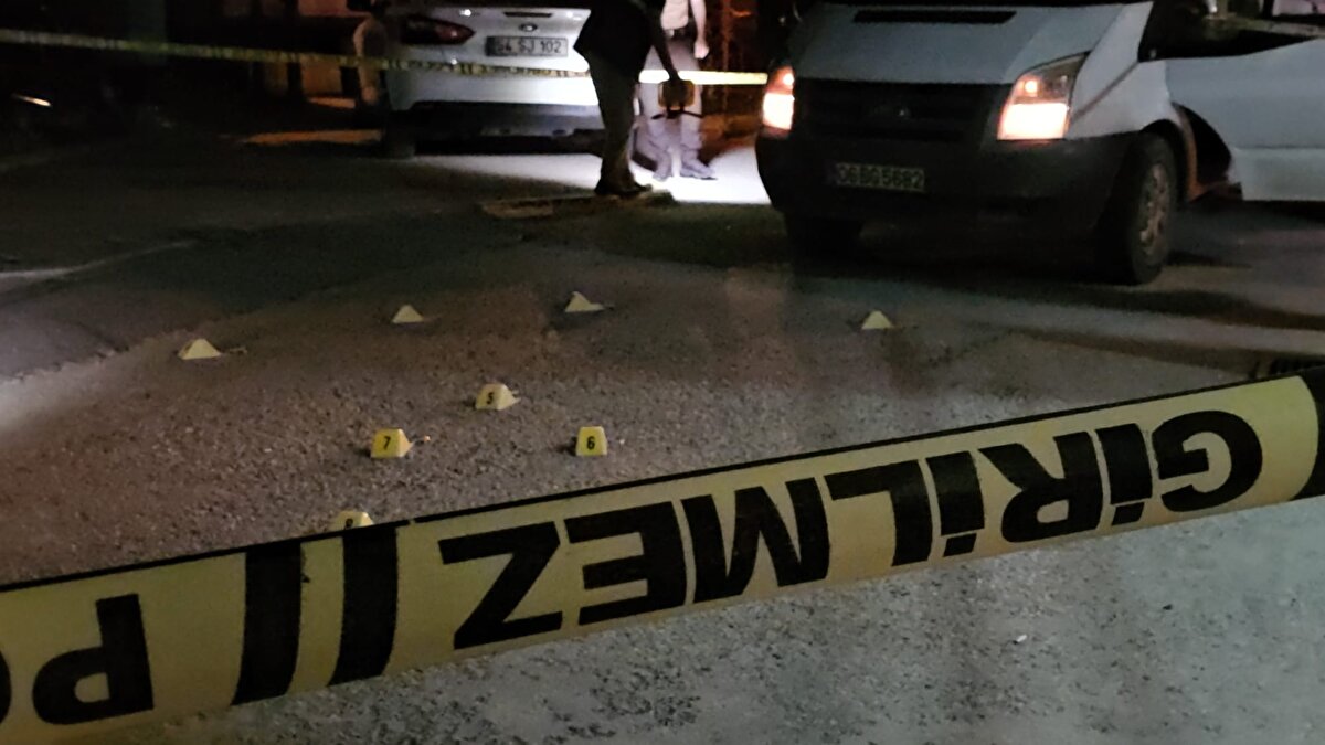 Polis olaydan sonra kaçan şüpheli E.A.'nın yakalanması için çalışma başlattı. Olayla ilgili soruşturma sürüyor. 