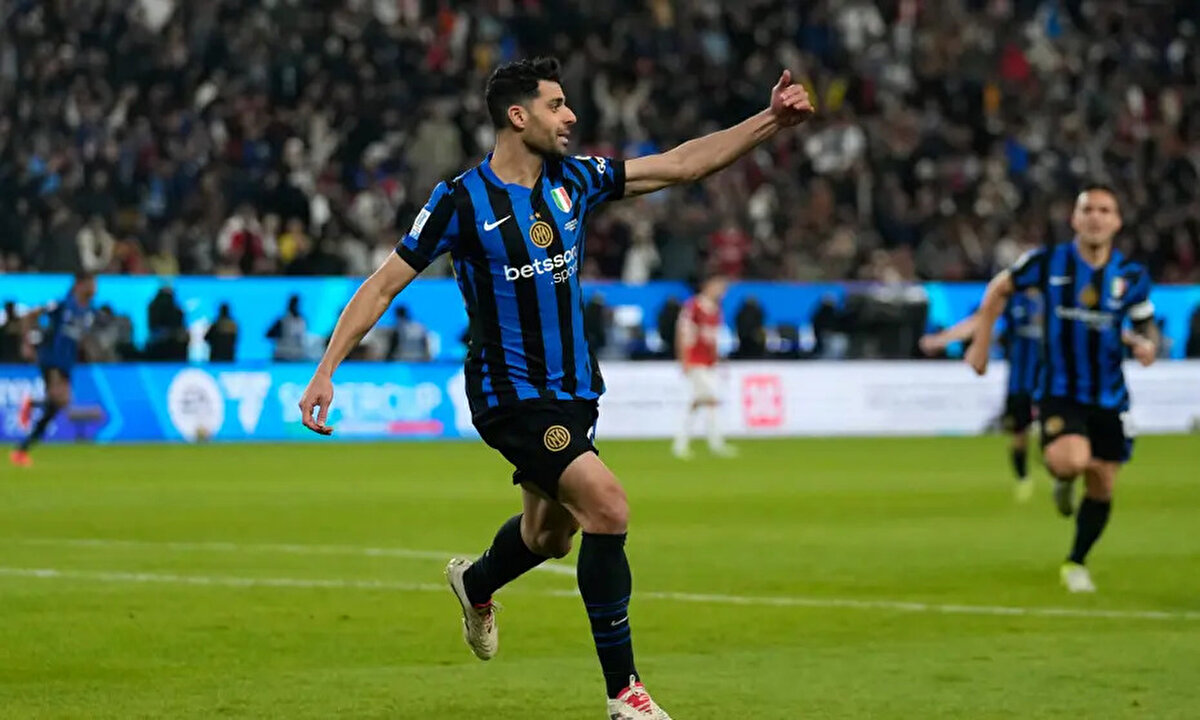 İtalyan devi, 43 maçta 3 gol, 9 asistlik katkı veren 32 yaşındaki golcü ile yollarını ayırma kararı aldı.<br>