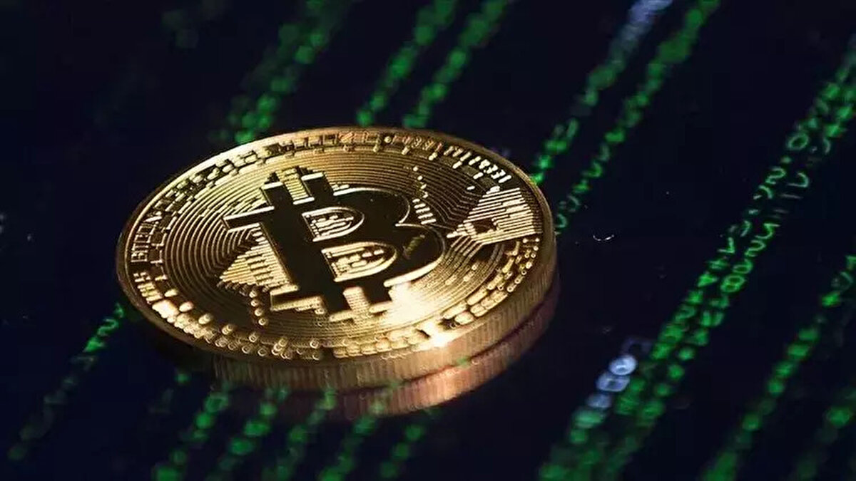 Bitcoin, gün içinde en düşük 98.467 doları görürken en yüksek 106 bin dolara kadar çıktı. %0.7’lik günlük düşüş kaydedilse de, teknik olarak güçlü bir tepki verildiği dikkat çekti. Bitcoin'in piyasa değeri 2,02 trilyon dolar, 24 saatlik işlem hacmi ise 49,3 milyar doları aştı. Bu veriler, piyasadaki volatilitenin oldukça yüksek olduğunu gözler önüne seriyor.