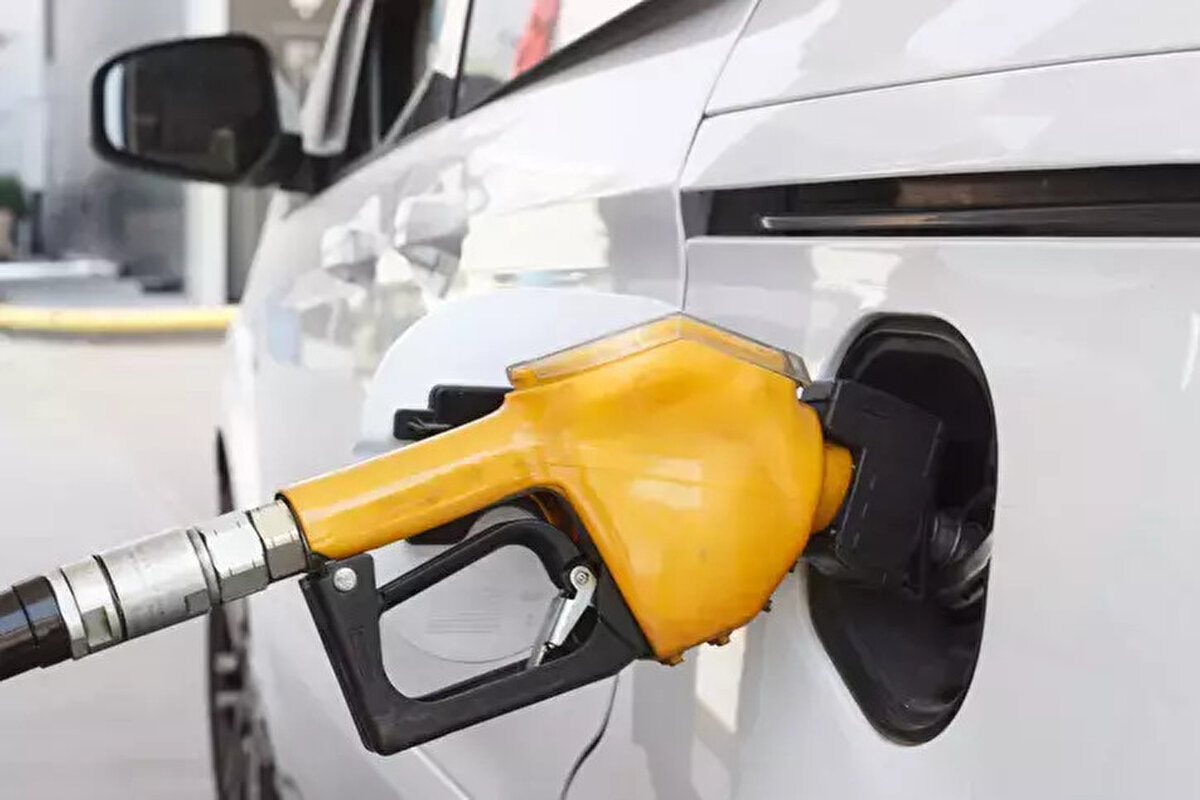 İzmir<br><br>Benzin: 52,49 TL<br><br>Motorin: 55,91 TL<br><br>LPG: 24,94 TL